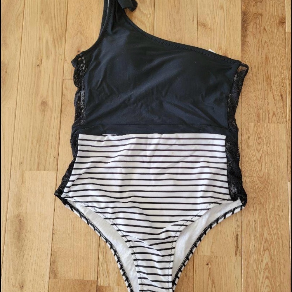 Source Unknown Black and White Striped One Shoulder Swimsuit - Picture 1 of 6